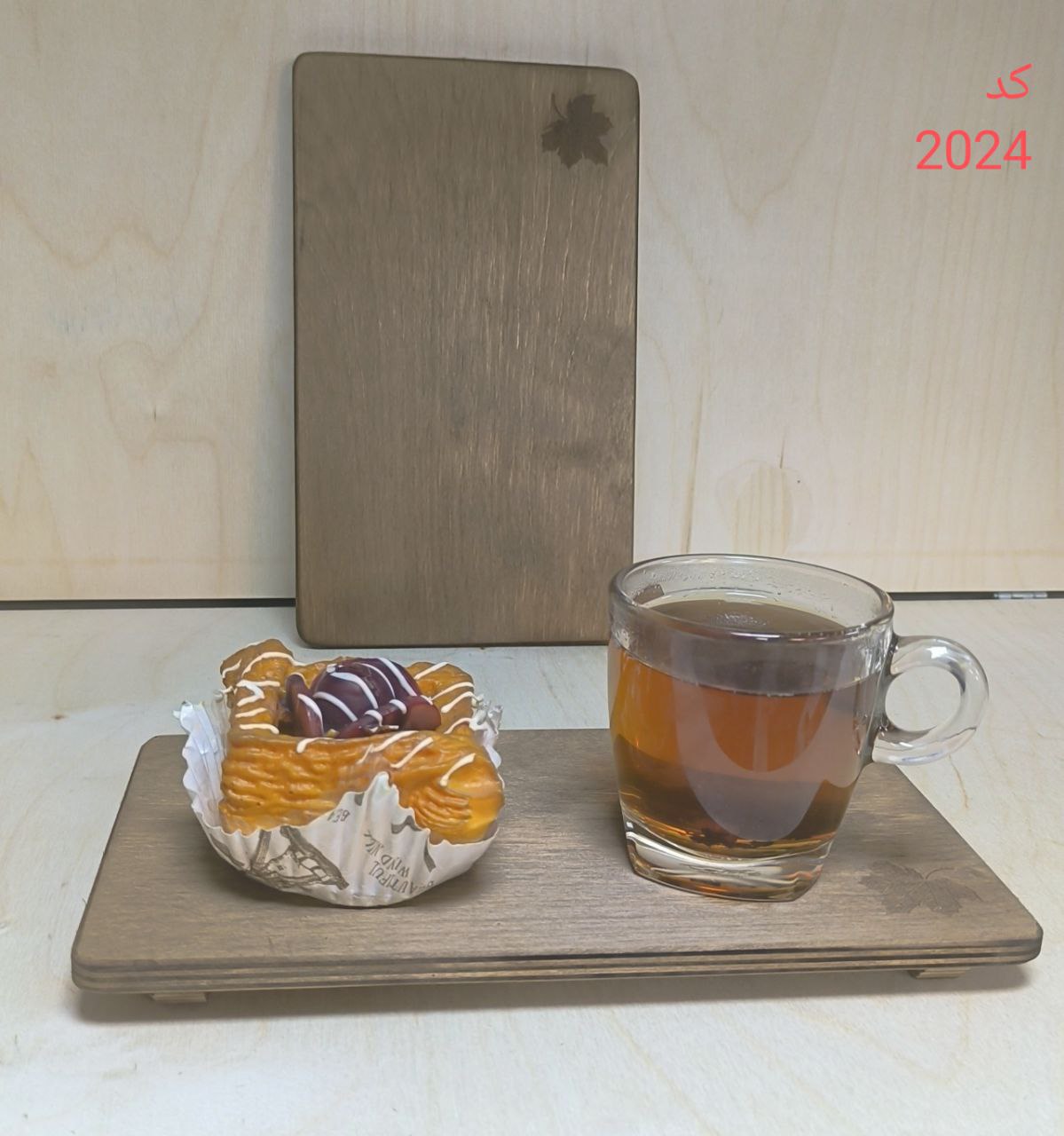 تخته سرو پایه دار برگ