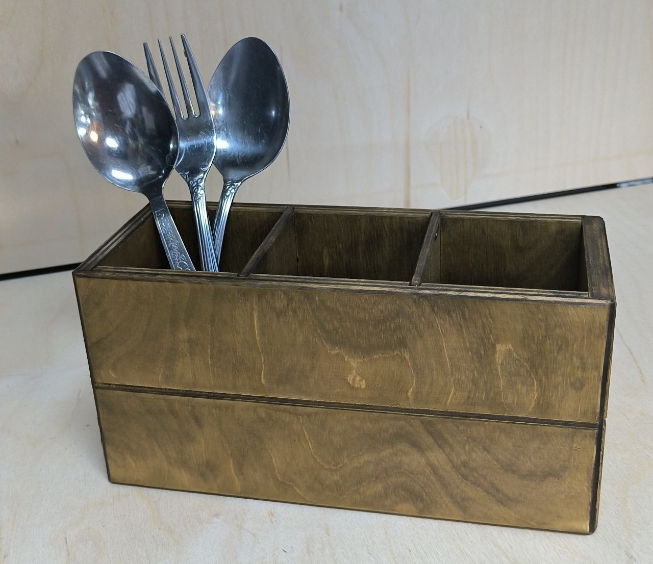 جا قاشقی سه خانه ایستاده